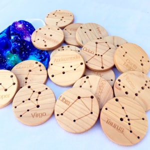 Houten Constellation Munten