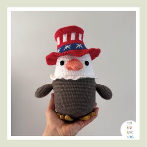 Águila calva del 4 de julio, juguete de águila de ganchillo hecho a mano, peluche patriótico, decoración del Día de la Independencia