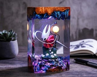 Hornet and Roses Resin Lamp, Silkso.ng Gaming Diorama Night Light, Hollow Knight Handcrafted Unique Gamer Gift, Custom LED Room Decor