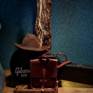 Bolso de hombro de cuero hecho a mano