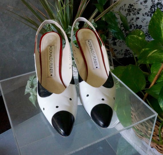 donald pliner black pumps