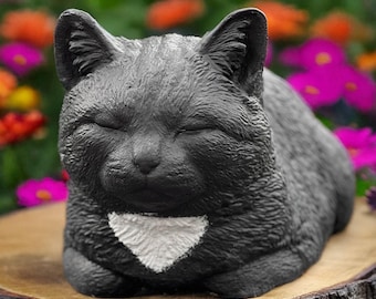 Stone cat statue Outdoor pet memorial Ornament for garden Sculpture sleeping kitten Black figurine for Yard decoration Lying kitty concrete