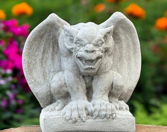 Beton weiße Wasserspeier Statue Gruselige Wasserspeier Figur Outdoor Wächter Skulptur Mittelalterliche Hofverzierung Halloween Gartengeschenk Rasendekor