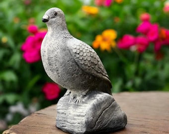 コンクリートの鳩の像 石の平和な鳥の彫刻 手作りの鳩の置物 屋外の