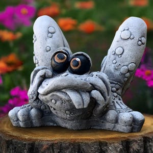 Funny frog with bubbles statue Garden toad sculpture Stone frog decoration Bubble blowing frog ornament Humorous frog figurine Lover gift