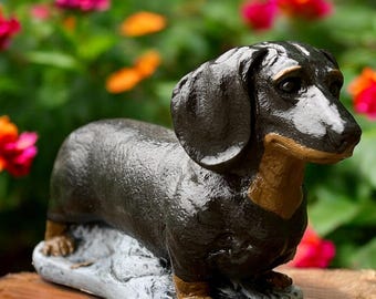 Estatua de perro salchicha para exteriores Figura de perro de hormigón Decoración de animales de piedra Arte de perro salchicha hecho a mano Adorno para puerta principal Regalo para amantes de los perros Arte para el jardín