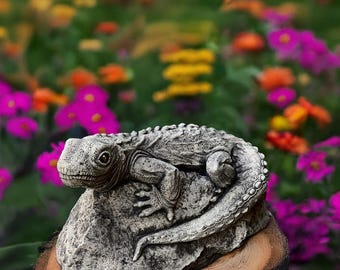 Climbing Gecko Pot Buddy – Resin Planter Hugger Figurine, Antique Bronze Finish, 2.7" X 4.3" – Cute Garden Decor For Potted Plants