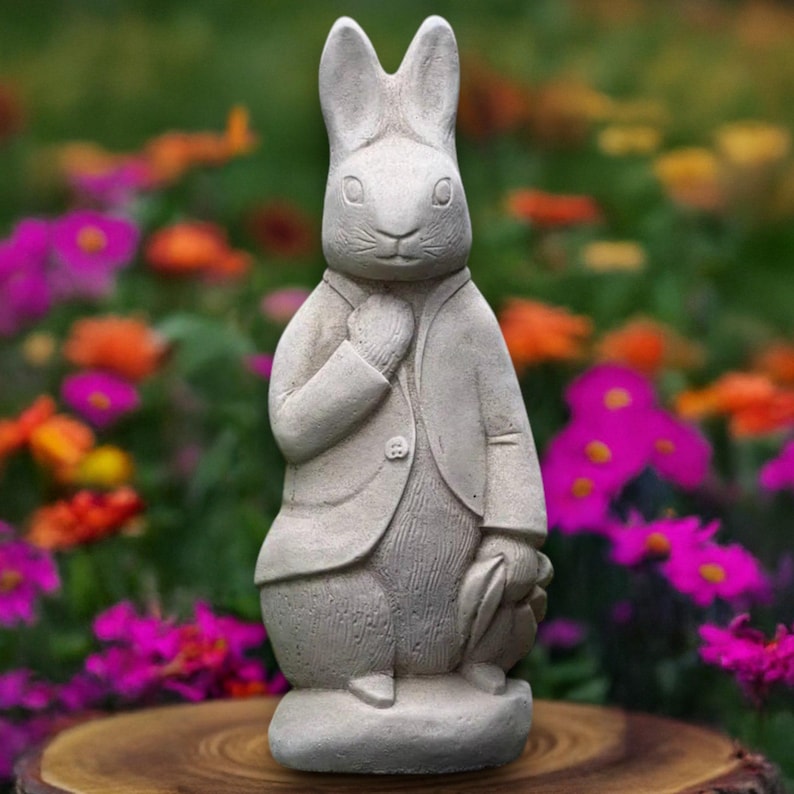Estatua única de conejo blanco Escultura de Peter Rabbit de hormigón Figura de animal para exteriores Adorno de conejo de piedra Conejo hecho a mano Arte conmemorativo de mascotas imagen 1