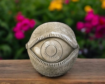 Esfera de hormigón con estatua de ojo. Escultura abstracta de bola de piedra. Decoración de arte surrealista de cemento. Adorno para jardín exterior. Regalo único hecho a mano.