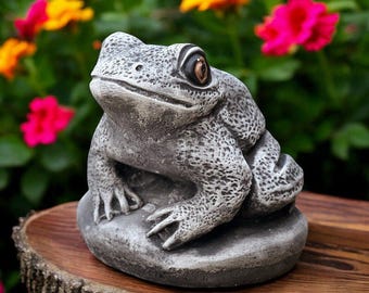 Statua di rana in cemento, statuetta di rospo, scultura di anfibio in pietra, decorazione di rana da stagno, ornamento di rana da giardino, regalo per gli amanti delle rane, statuetta di animali selvatici da esterno