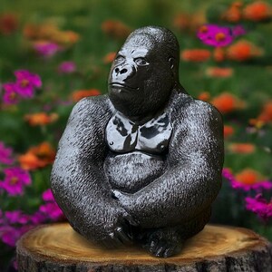 Large black gorilla statue Concrete gorilla sculpture Stone gorilla garden decoration Outdoor jungle animal ornament Cement ape figurine