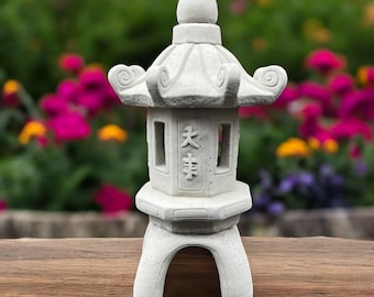 Concrete pagoda statue Japanese style garden ornament Zen stone sculpture Outdoor yard decoration Handmade cement figurine Lawn ornament