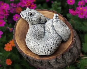 庭の蛇の像コンクリート製の蛇の置物セメント製の爬虫類の彫刻ゴシック様式の蛇の装飾手作りの蛇玄関の飾りギフト