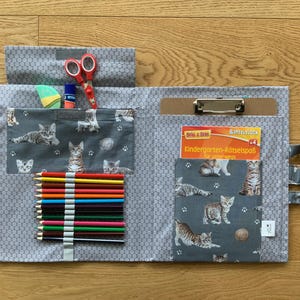 Grand sac de peinture pour enfants avec presse-papiers pour DIN A4, dossier de peinture, dossier de dessin cousu à la main, sac à crayons, sac en tissu, peinture en déplacement, gris