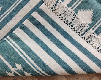 Handgemaakt 8 x 10 ft platgeweven dhurrie, modern katoenen vloerkleed, plat geweven vloerkleed, omkeerbaar vloerkleed, katoenen vloerkleed voor woonkamer, blauw en wit vloerkleed