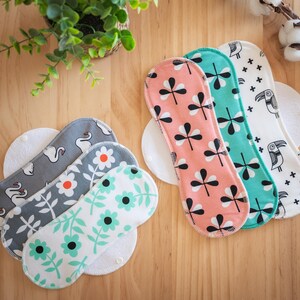 Reusable Cloth Menstrual Pads Set Organic Cotton &#39;Flowers&#39;, Leakproof Washable Sanitary Towels for Light & Heavy Period Flow, Incontinence