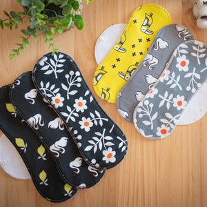 Reusable Cloth Menstrual Pads Set Organic Cotton &#39;Lemons&#39;, Leakproof Washable Sanitary Towels for Light & Heavy Period Flow, Incontinence