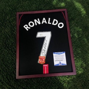 Camisa de futebol autografada do CR7 preta - Emoldurada / Sem moldura + Certificado de Autenticidade da Beckett (Leia a descrição)