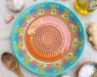 Bol rallador de cerámica para cocina, plato para ajos de 18 cm, bol rallador con pétalos verdes, molinillo de jengibre pintado a mano, plato de cerámica hecho a mano para frotar verduras