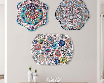 Florals Thema dekorative Platte, handgefertigte dekorative Keramikplatte, Keramikplatte, Hängeplatte für Wanddekor, handbemalte Keramikplatte