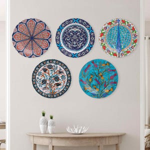 Florals Theme Decorative Plate, Ceramic Floral Wall Plate, Handcrafted Hanging Plate for Dining Room or Living Room Decor, Ideal Gift Plate