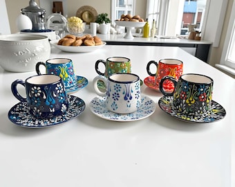 Juego de tazas de café turco pintadas a mano: tazas de café de cerámica con platillos