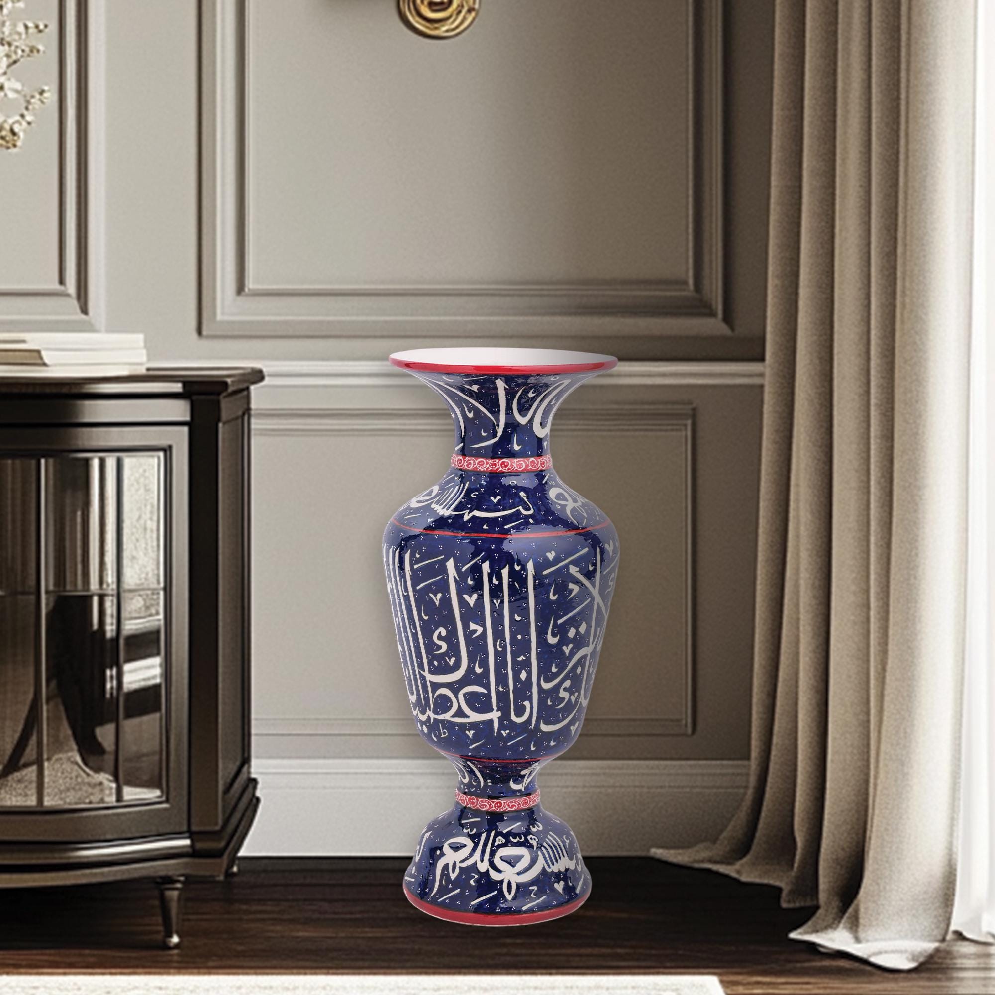 陶器の装飾花瓶、カリグラフィーの優雅な花瓶、手作りの陶器の花瓶