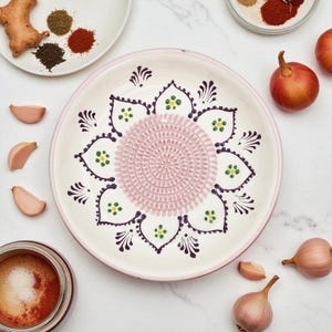 Ceramic Garlic Grater Bowl, 7&quot; Ginger Grinder Plate, DESIGN NAME Grater Bowl, Handmade Grater for Cheese and Chocolate, Vegetable Rub Plate