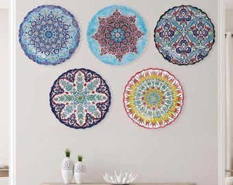 Dekorativer Teller mit Blumenmotiv, bunte hängende Keramikplatte, handgefertigter Blumenteller für die Küche, Wandteller für Wohnzimmerdekor