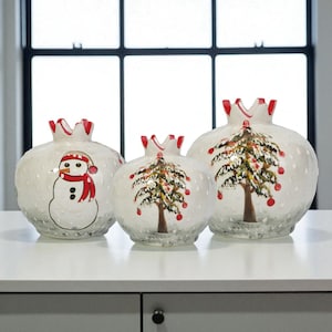 Keramik handgemachte Granatapfel Vase, Winterbaum & Schneemann Vase, handbemalte Tabletop Vase, dekorativer Vasenakzent, Vase für Weihnachtsgeschenk