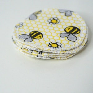 Reusable Cotton Pads Set of 7, Bee Print Cotton Wipes, Green Living, Reusable Makeup Remover Pads, Washable cotton rounds, Zero Waste