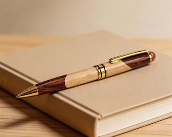 Holz Kugelschreiber mit Gold Details – Drehstift oder mit Kappe – Edler Schreibstift aus Naturholz – Geschenk für Männer & Büro