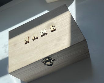Personalisierte Holzboxen – Aufbewahrungsbox mit Wunschname, Geschenk zur Geburt, Hochzeit oder Deko