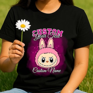 Labubu Custom T-Shirt, Cute Anime Style Shirt with Personalized Text e Name, Kawaii Character Tee for Kids e Fans, Pink or Black