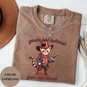 Camiseta divertida de gato vaquero: Acabas de untarle mantequilla a tu última galleta