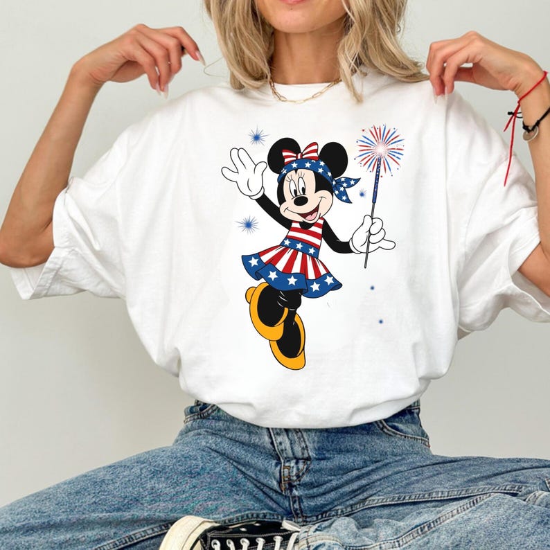 Minnie Mouse 4 juli-tröja, patriotisk Minnie-tröja, USA 250 år Disney-tröja, retro Minnie-tröja, magiska kungarikets patriotiska kläder bild 1