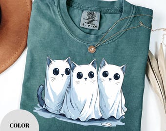 Koszulka z nadrukiem "Halloween Black Cat & Ghost Comfort Colors": Koszulka na upiorny sezon, prezent dla miłośnika czarnych kotów, słodka koszulka z kotem, zabawna koszulka z kotem, prezent dla mamy kota