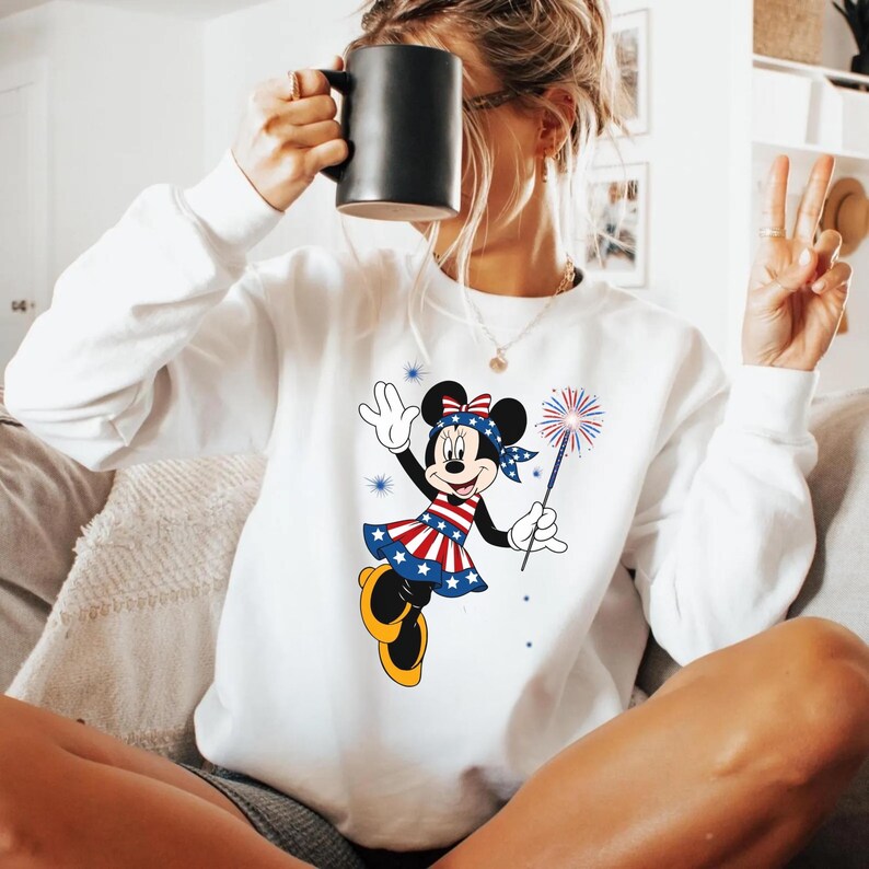 Minnie Mouse 4 juli-tröja, patriotisk Minnie-tröja, USA 250 år Disney-tröja, retro Minnie-tröja, magiska kungarikets patriotiska kläder bild 2