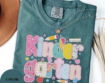 Maglietta per insegnanti di scuola materna Comfort Colors: Kinder Crew Back to School