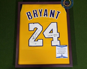 Maglia dei Lakers #24 firmata e incorniciata da K. Bryant con certificato di autenticità di Beckett
