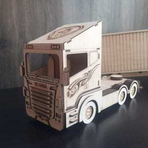 Houten modelproject Scania vrachtwagen voor cnc lasersnijmachine, cnc vrachtwagen, vrachtwagen lasergesneden, cnc speelgoedauto, cnc bestand vrachtwagen
