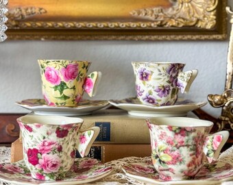 Set di 4 tazze da tè e piattini con manico a farfalla in stile vintage floreale / Motivi assortiti di rose e violette