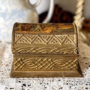 Vintage Florentine Trinket Box: Ornate Gold Gilt Casket, Made in Italy