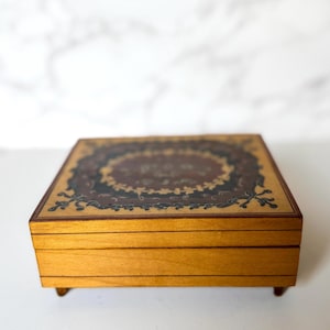 Vintage Swiss Reuge Music Jewelry Box: Italian Marquetry Inlay, &quot;Torna a Surriento&quot;