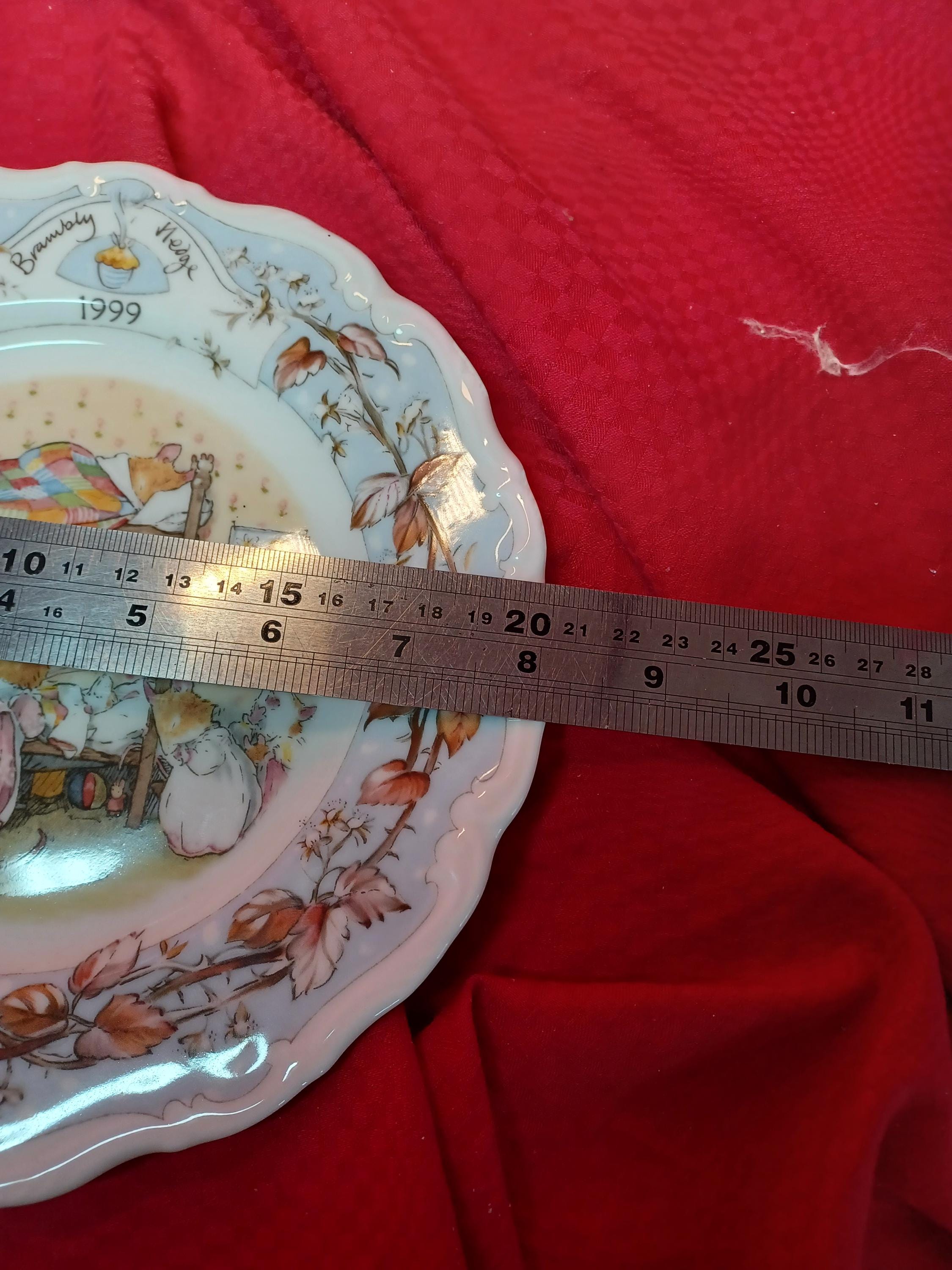 ロイヤルドルトン ブランブリーヘッジ イヤープレート 1999 第一級品質