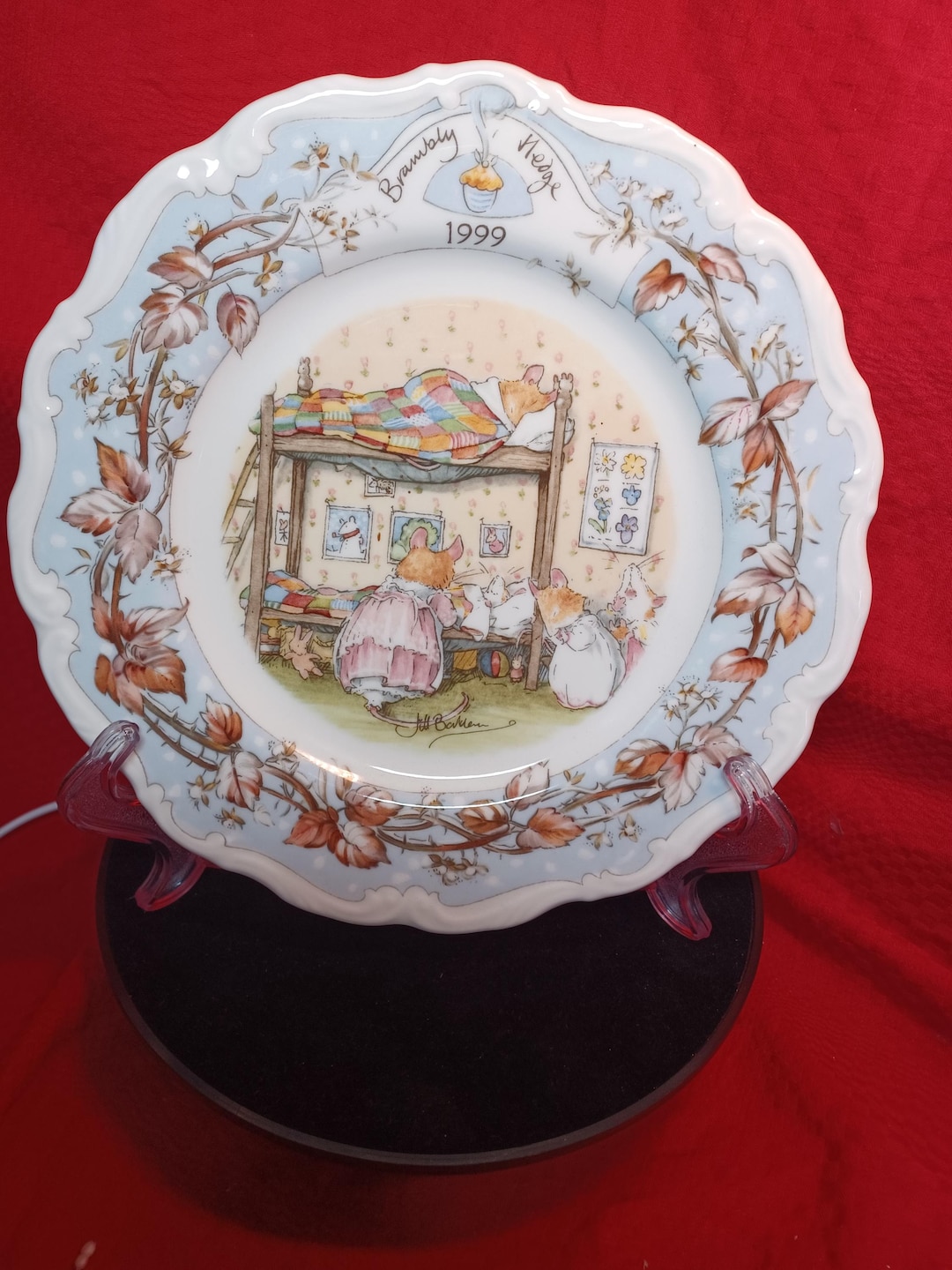 ブランブリーヘッジ イヤープレート 1999 ロイヤルドルトン ブランブリーヘッジ イヤープレート 1999 第一級品質