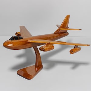 Handgefertigtes hölzernes B-47 Stratojet Bomber Modell | Sammlerstück aus Holz Jet Bomber | Luftfahrt Schreibtisch Dekor