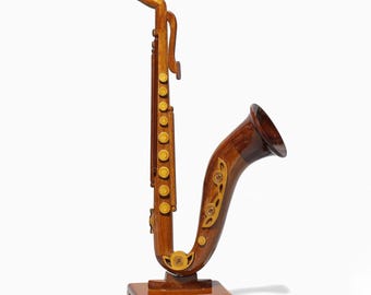 Saxofón de madera en miniatura / Escultura de saxofón hecha a mano / Regalo para amantes de la música y decoración del hogar
