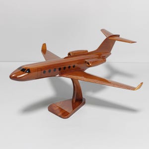 G550 Jet Mahogany Wood Model – Hand Carved Wooden Airplane, Business Jet Replica, Handmade Collectible Display for Pilots and Travelers