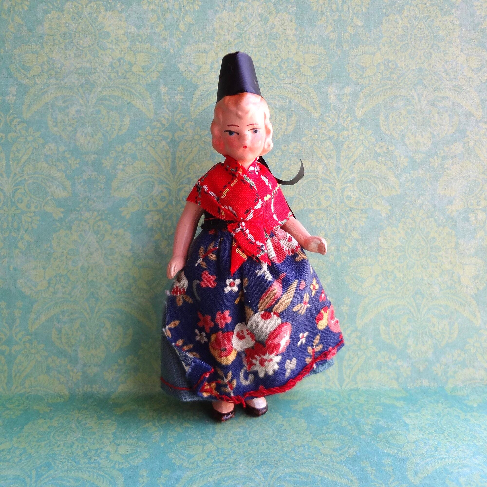 Antique Hertwig Miniature Bisque 3-5/8